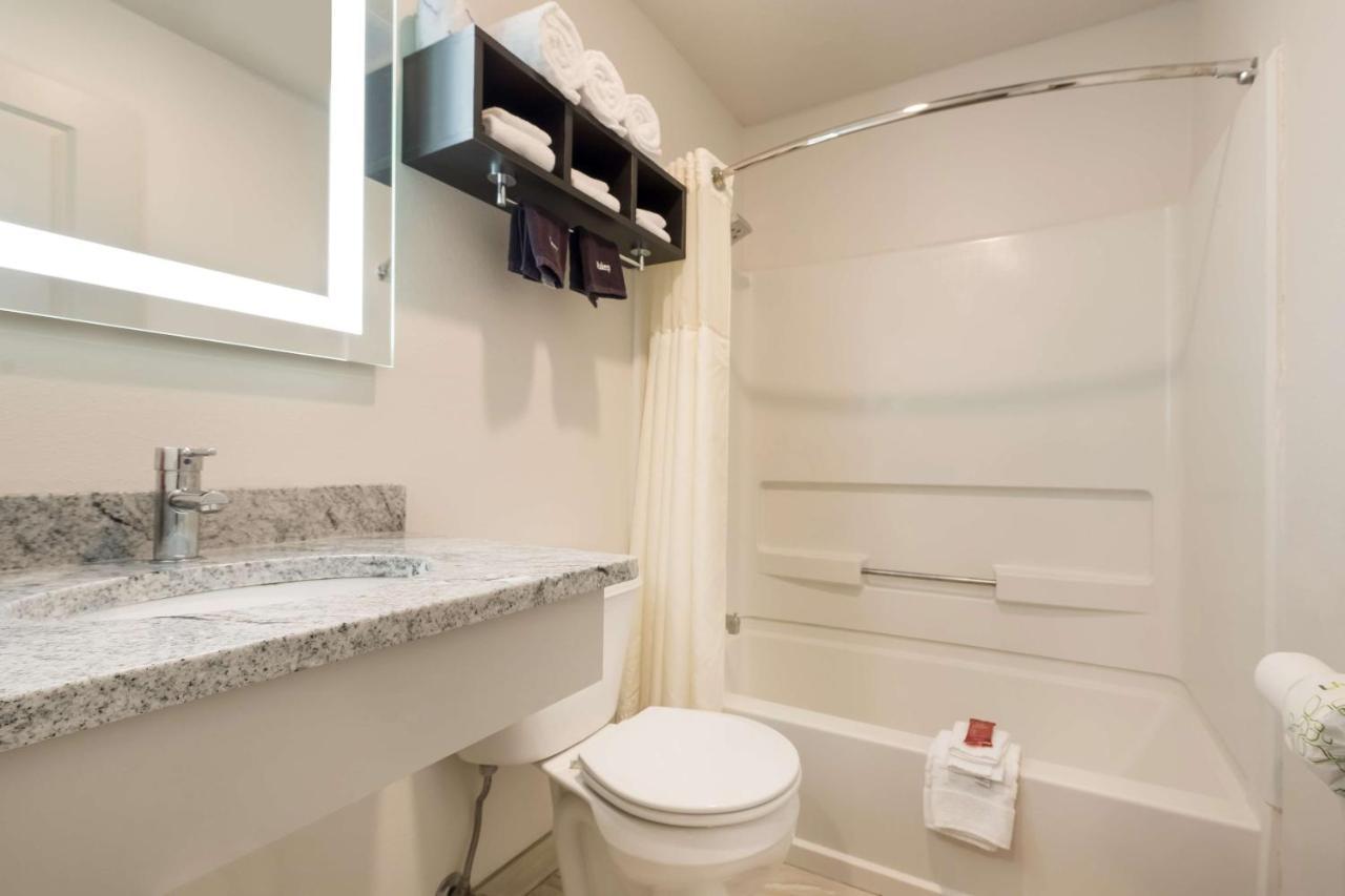 Surestay Hotel By Best Western Thomson Εξωτερικό φωτογραφία
